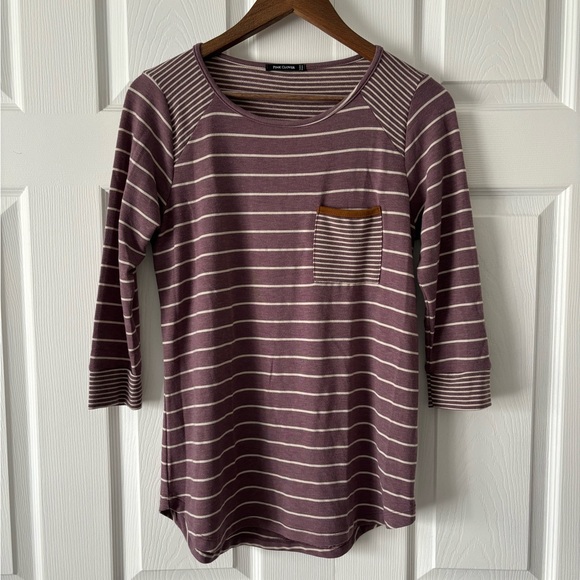 Pink clover purple striped 3/4 sleeve tee size small - Picture 3 of 6